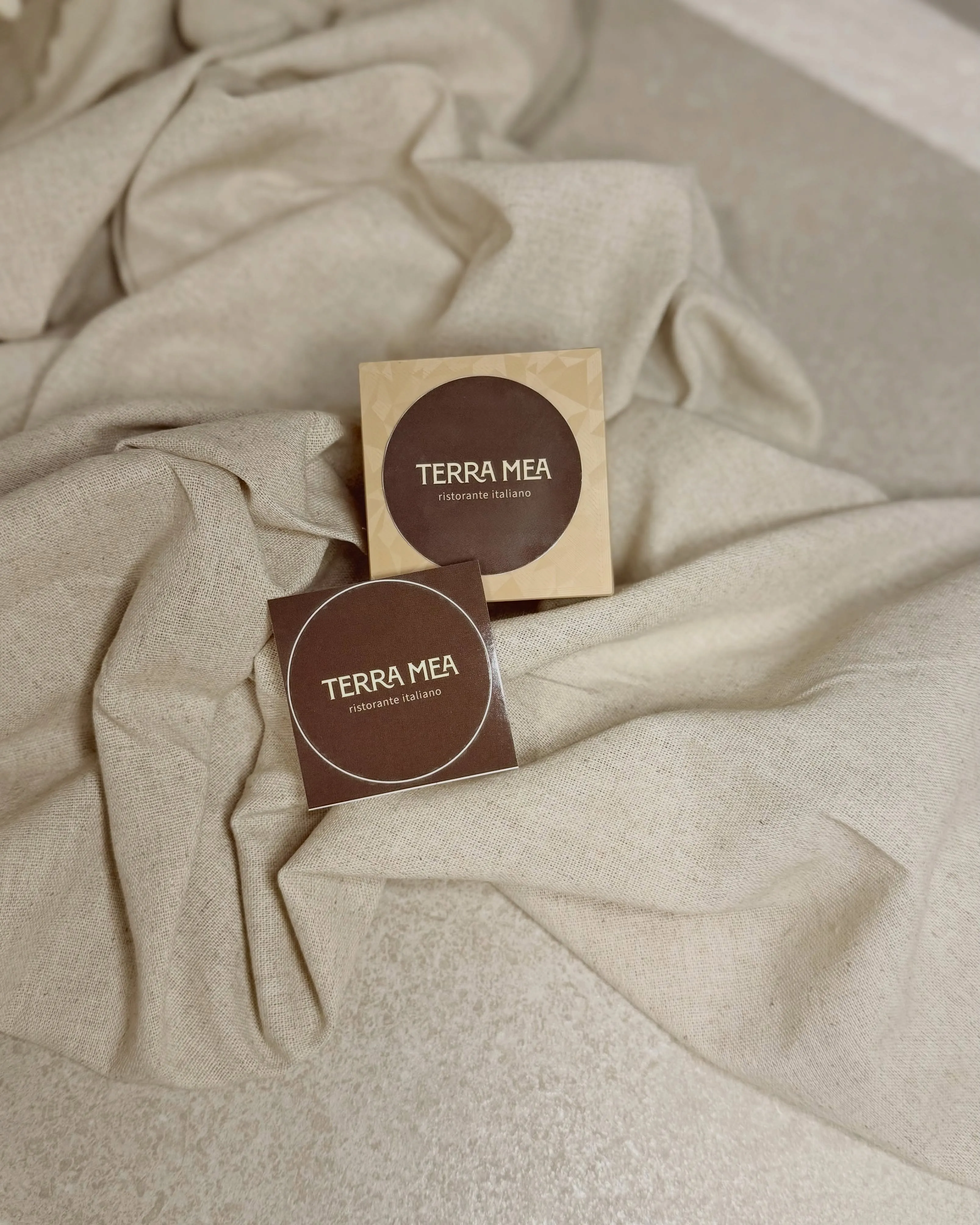 Geschäftsausstattung im neuen Terra-Mea-Design
